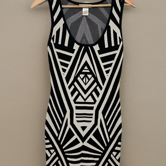 Jealous Tomato Black & Ivory Geometric Bodycon Dress NWOT - Size M - Picture 1 of 5
